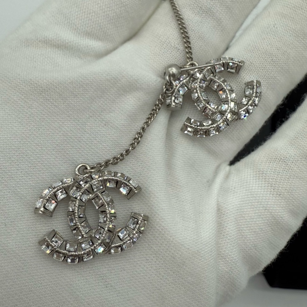 ❌SOLD❌Authentic Chanel silver princess square crystal large CC dangle earrings - Picture 12 of 13